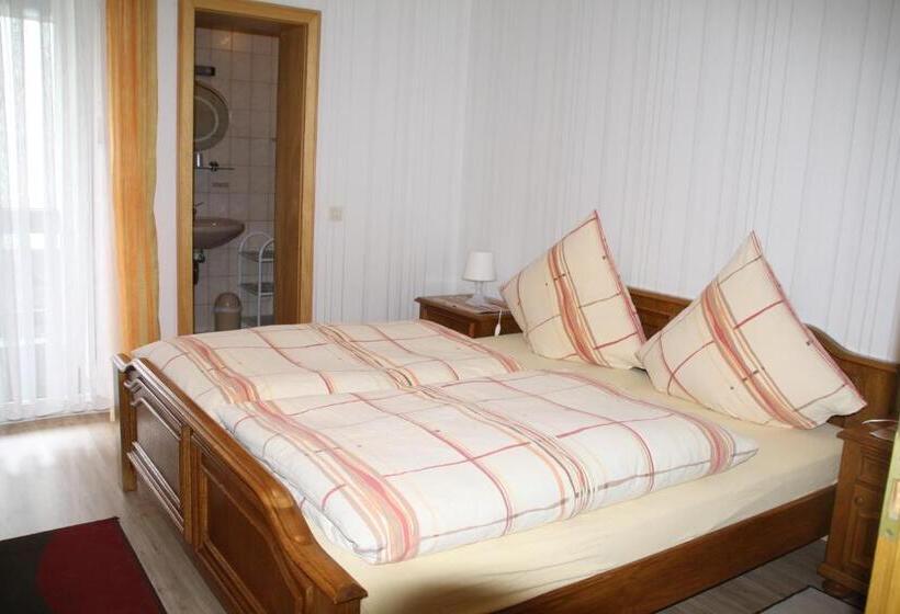 Номер Стандарт, Weinfelderhof