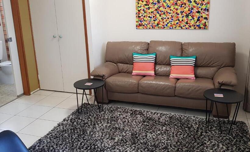 스위트 킹사이즈 침대, Gold Coast Airport Motel   Only 300 Meters To Airport Terminal