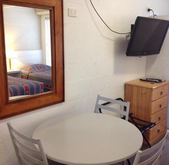 Студия Стандарт, Motel Farnboro