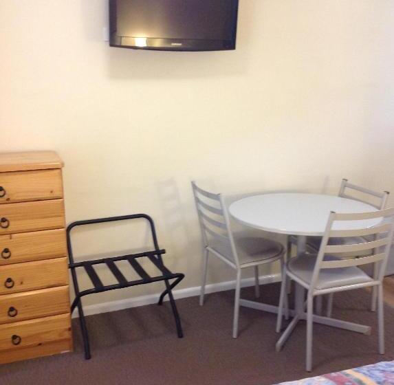 Студия Стандарт, Motel Farnboro
