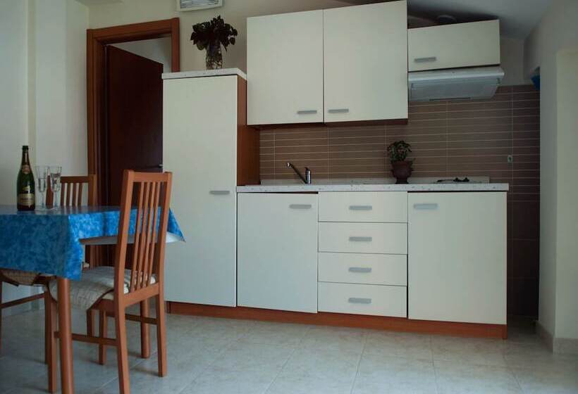Escritório Estándar, Residence Pax