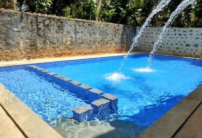 Quarto Deluxe, Pavisha Farm House Swimming Pool