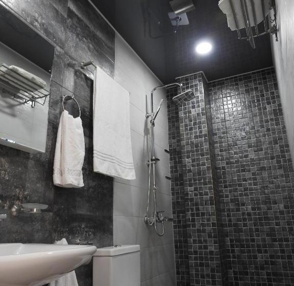 استودیو استاندارد با تخت کینگ, Iko's Family Apartments