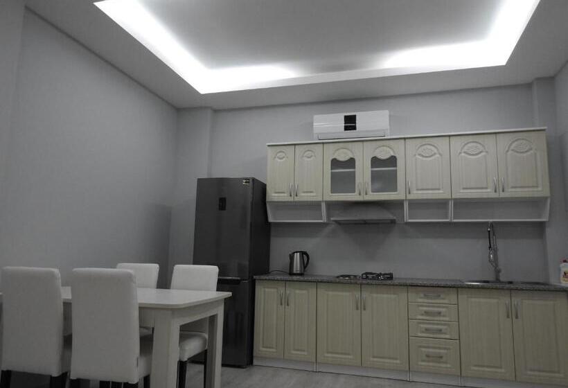 استودیوی سوپریور, Iko's Family Apartments