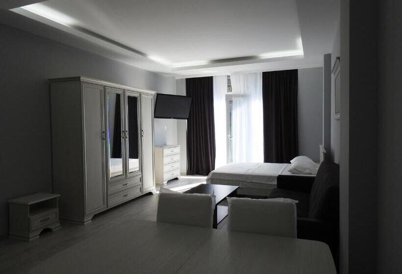 استودیوی سوپریور, Iko's Family Apartments