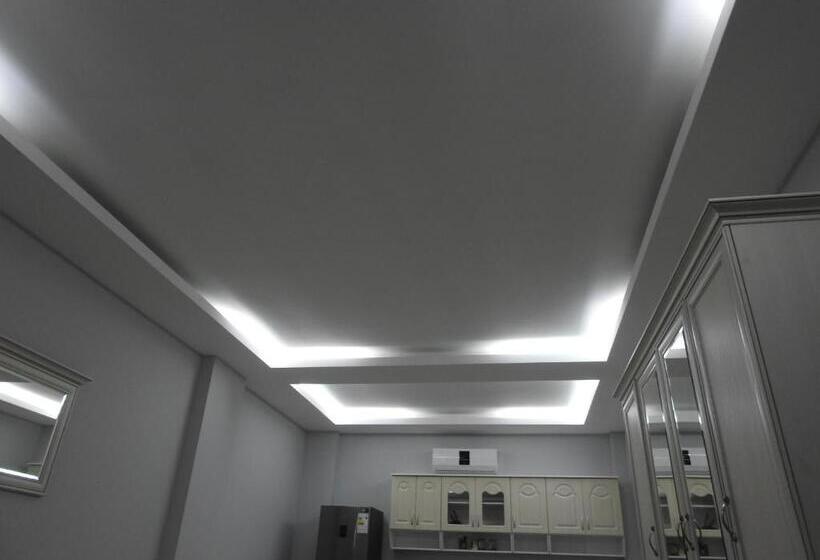 استودیوی سوپریور, Iko's Family Apartments