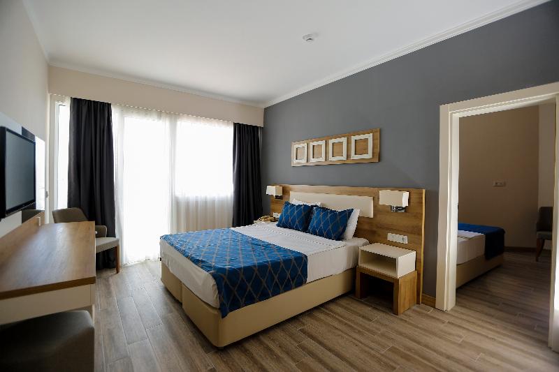 اتاق خانوادگی با چشم‌انداز دریا, Fortezza Beach Resort