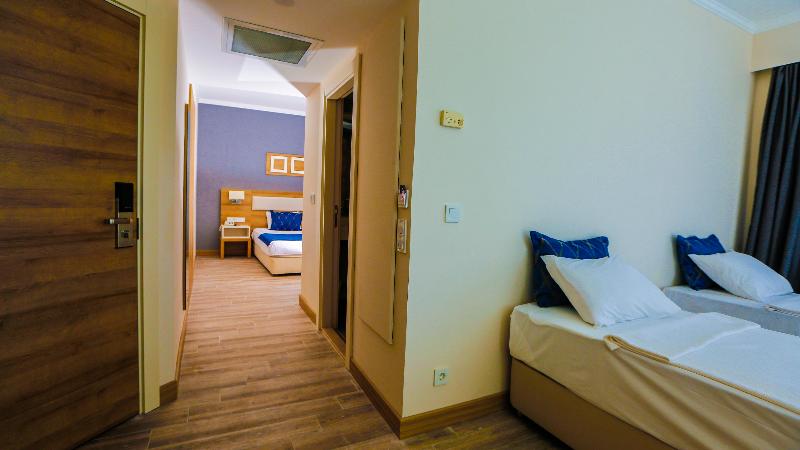 اتاق خانوادگی با چشم‌انداز دریا, Fortezza Beach Resort