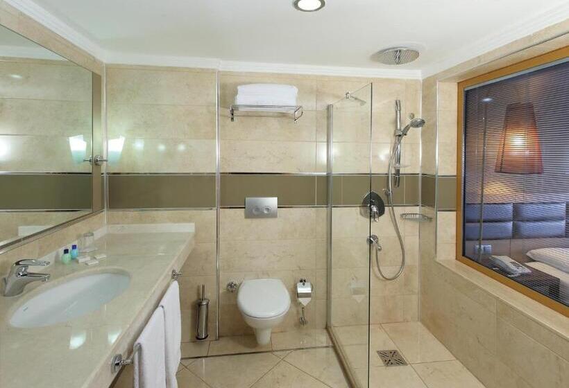 اتاق لوکس با چشم‌انداز استخر, Fortezza Beach Resort