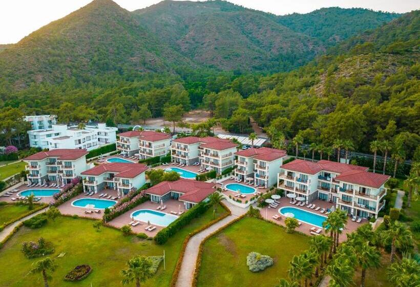 اتاق لوکس با چشم‌انداز استخر, Fortezza Beach Resort