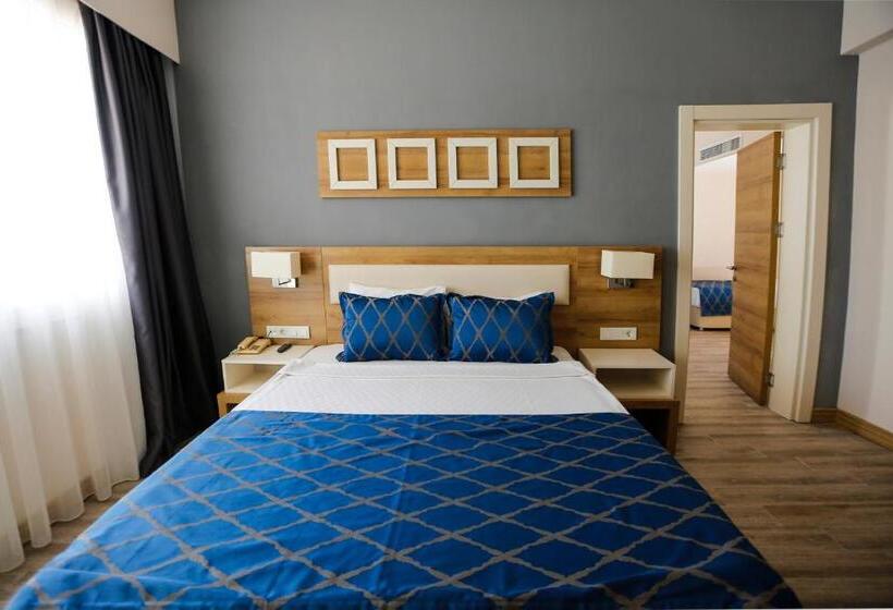 اتاق خانوادگی با چشم‌انداز دریا, Fortezza Beach Resort