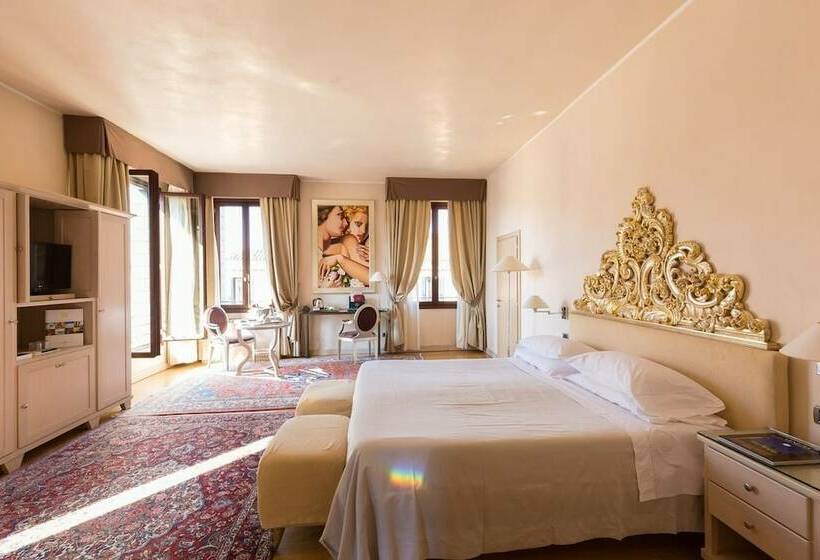 Suite, Liassidi Palace