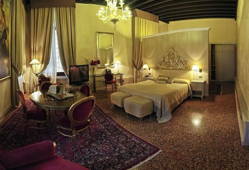 Suite, Liassidi Palace