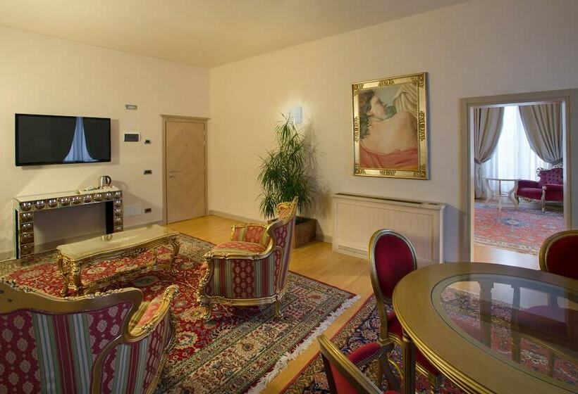 Suite, Liassidi Palace