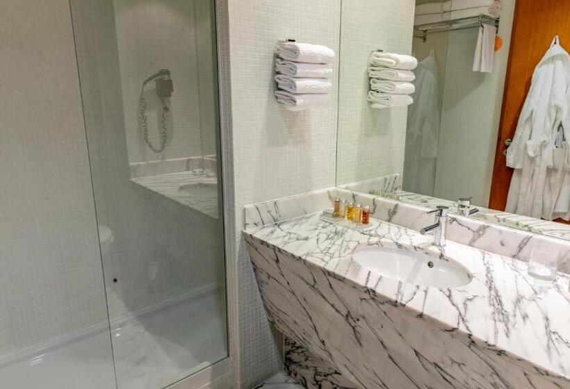سوییت با چشم‌انداز استخر, Marina Club Lagos Resort
