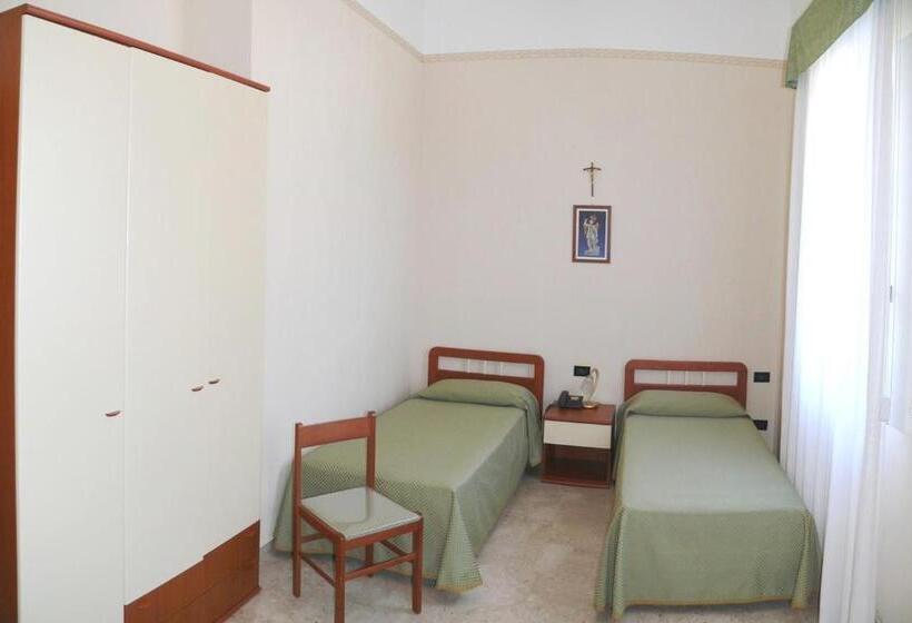 Номер Стандарт, Albergo Casa Del Pellegrino