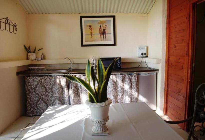 اتاق لوکس با چشم‌انداز باغ, Almar View Guest House