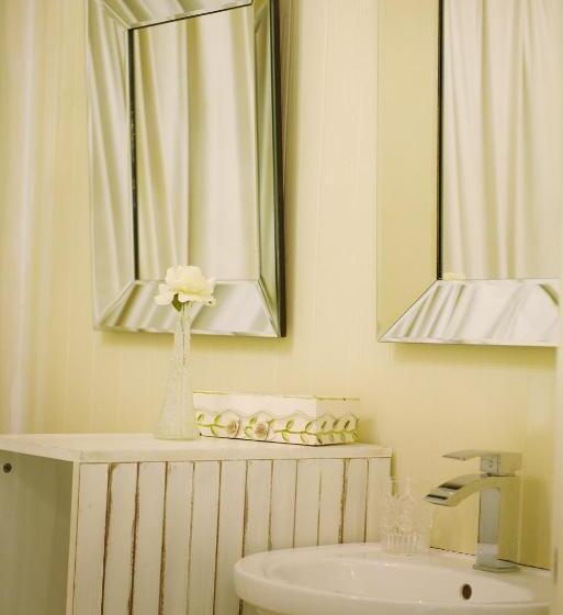 اتاق لوکس با چشم‌انداز باغ, Almar View Guest House