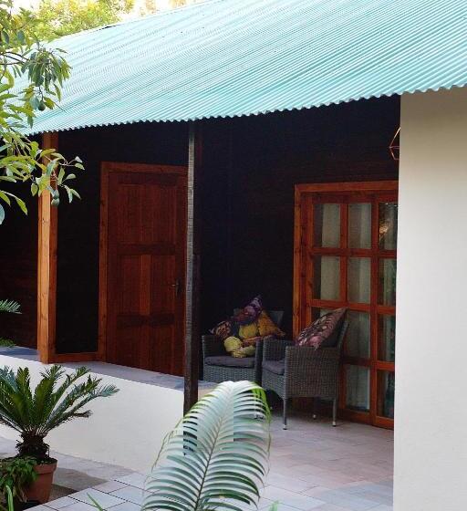 اتاق لوکس با چشم‌انداز باغ, Almar View Guest House