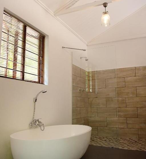 اتاق خانوادگی با چشم‌انداز باغ, Almar View Guest House