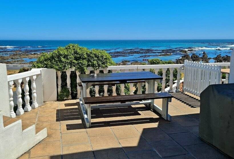 Семейные Апартаменты 3 Спальни, Walkerbay Accommodation