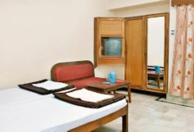اتاق استاندارد چهار تخته, Yashoda International