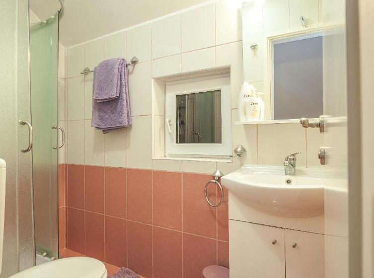 اتاق استاندارد سه تخته با چشم‌انداز باغ, Guest House Slavica
