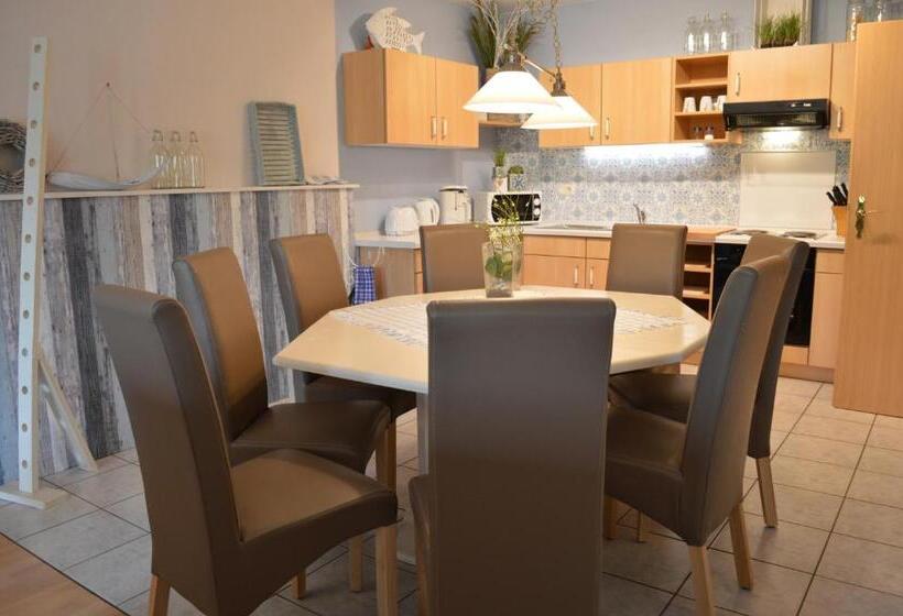 Family Suite, Land & Stil