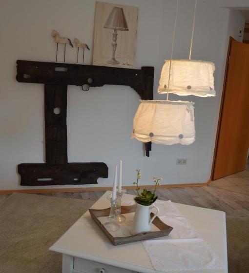 Family Suite, Land & Stil
