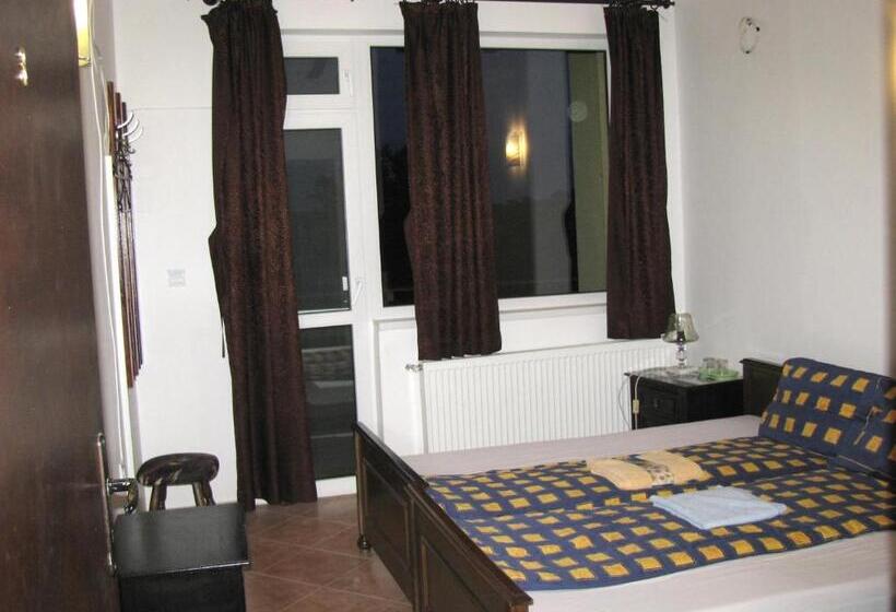 Номер Стандарт Вид на Сад, Guest House Familia