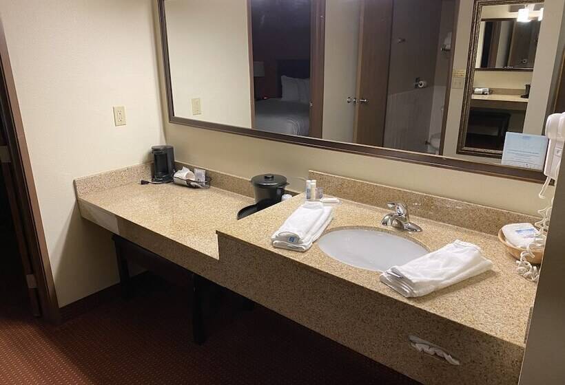 Люкс Повышенной Комфортности, Americinn By Wyndham Valley City  Conference Center