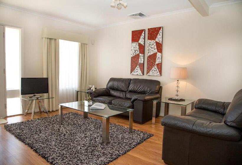 Дом 2 Спальни, Stay At Raffertys Resort