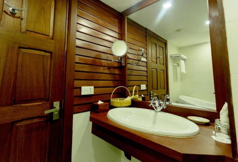 Номер Superior Вид на Сад, Royal Angkor Resort & Spa