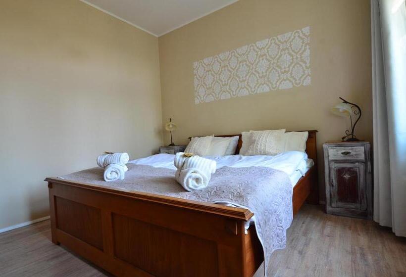 Номер Стандарт с Террасой, Baronka Bed & Breakfast & Bistrot