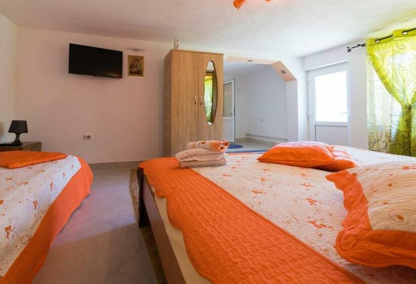 اتاق استاندارد سه نفره, Casa De Vacanta Marya
