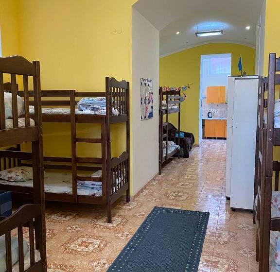 تختخواب در اتاق مشترک, Hostel Panorami Center