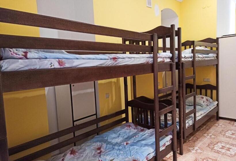 تختخواب در اتاق مشترک, Hostel Panorami Center