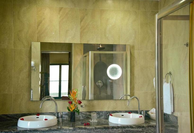 اتاق سوپریور با چشم‌انداز دریا, Harbour View Suites
