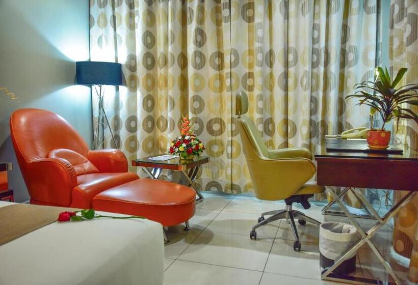اتاق لوکس با بالکن و چشم‌انداز دریا, Harbour View Suites
