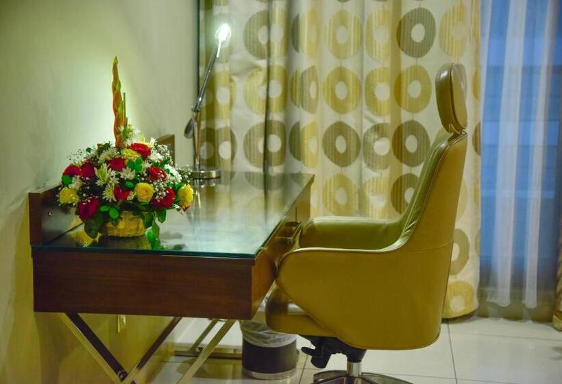 اتاق لوکس با بالکن و چشم‌انداز دریا, Harbour View Suites