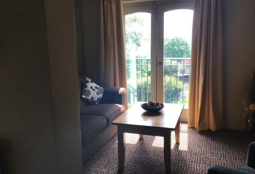 اتاق پریمیوم چهارنفره, The Railway Inn