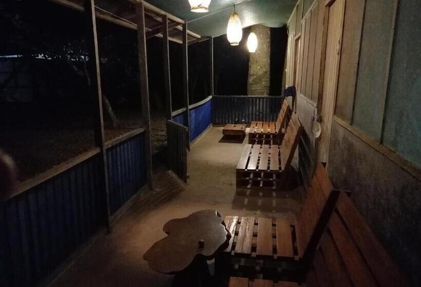اتاق استاندارد سه نفره, Don Jaime   Hostel