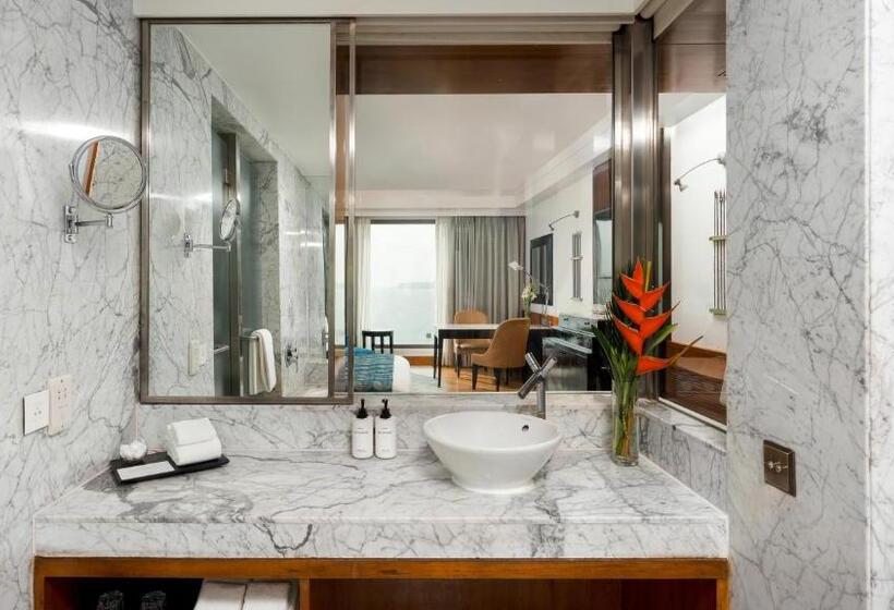 اتاق پرمیوم با چشم‌انداز دریا, Intercontinental Marine Drive Mumbai, An Ihg