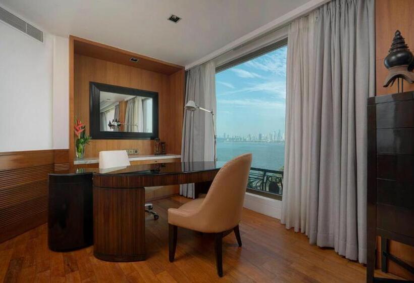 سوئیت جونیور با تخت بزرگ, Intercontinental Marine Drive Mumbai, An Ihg