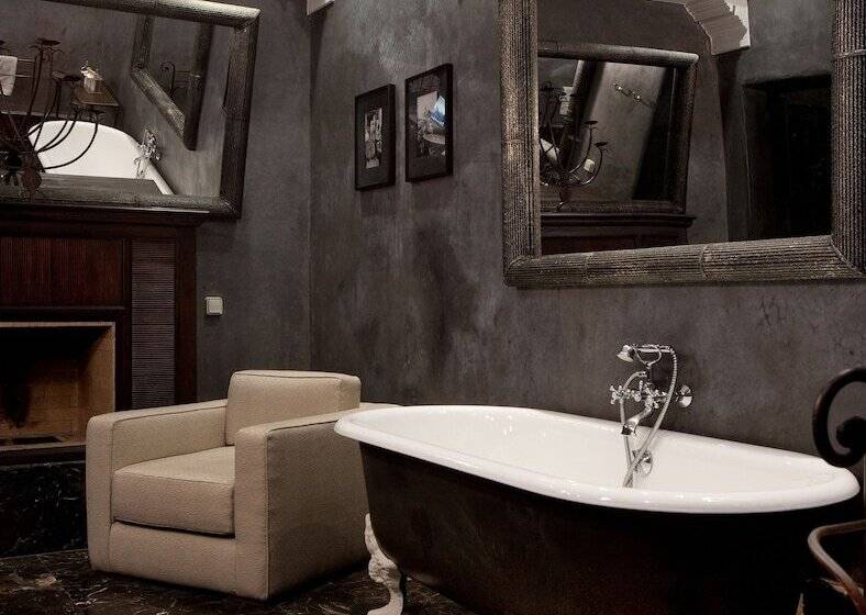 Suite with Terrace, La Villa Des Orangers   Relais & Châteaux