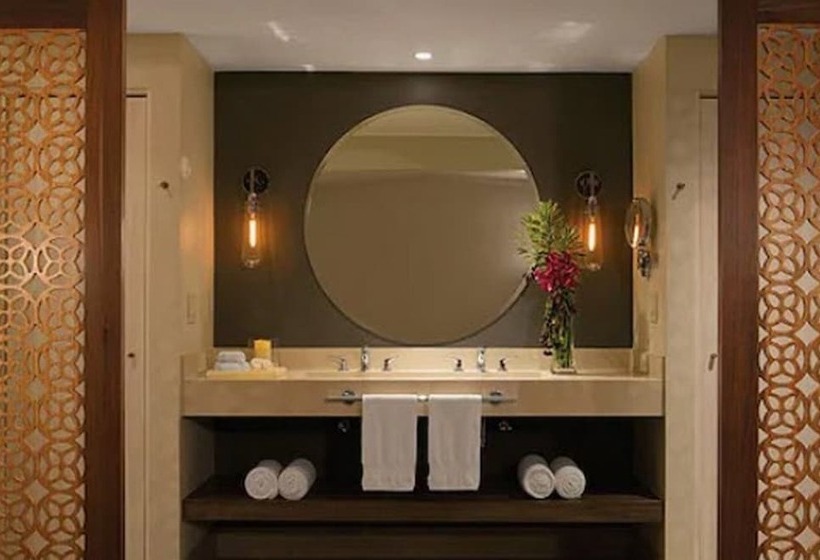 بانگلوی استاندارد, Secrets Papagayo All Inclusive   Adults Only