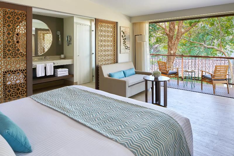 بانگلوی استاندارد, Secrets Papagayo All Inclusive   Adults Only