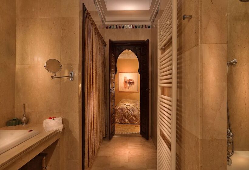 سوئیت سینیور, Riad Kniza