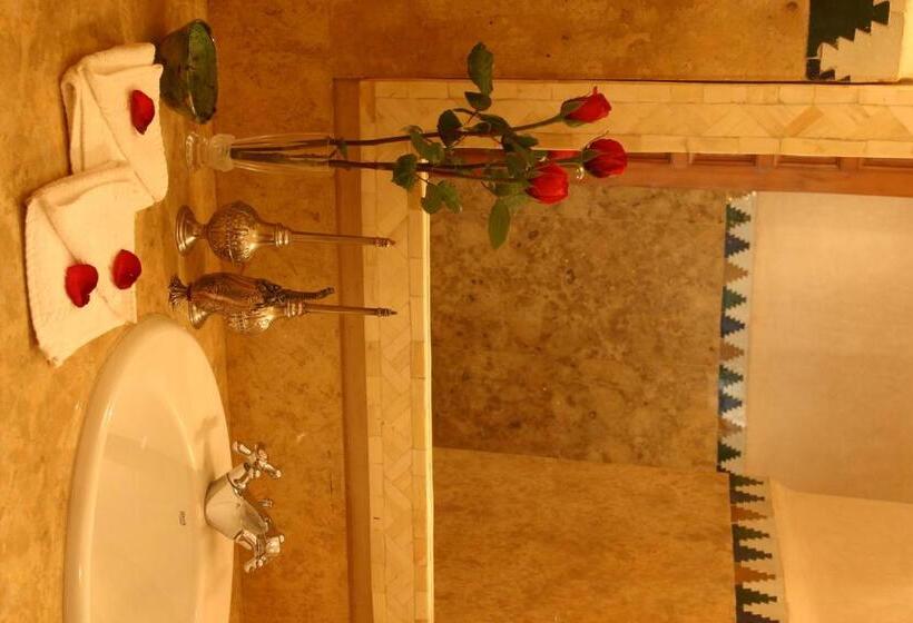 اتاق لوکس, Riad Kniza