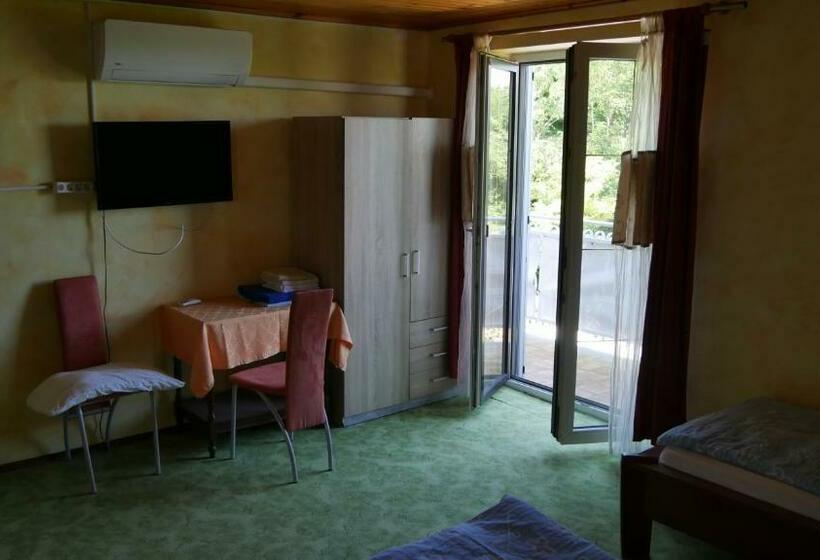 اتاق راحتی سه تخته, Guest Accommodation Palma